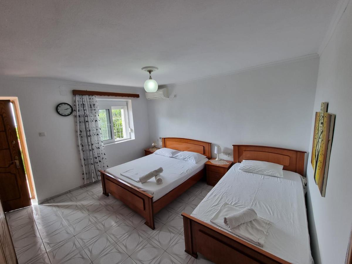 Lida'S House Ξενοδοχείο Λούκοβο Δωμάτιο φωτογραφία