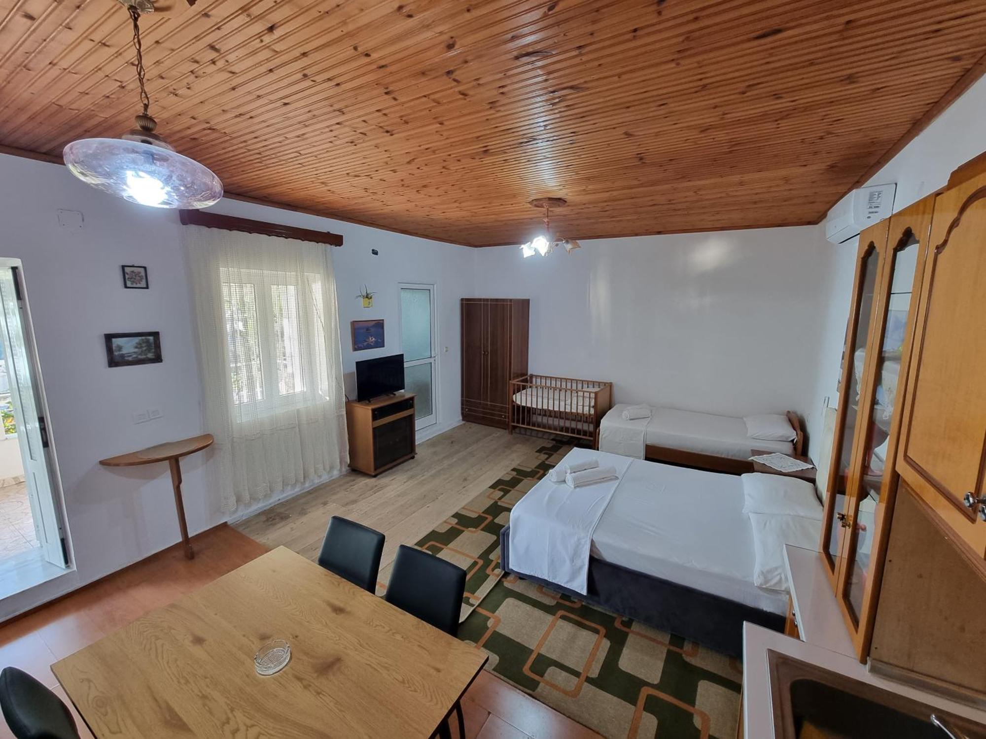 Lida'S House Ξενοδοχείο Λούκοβο Δωμάτιο φωτογραφία