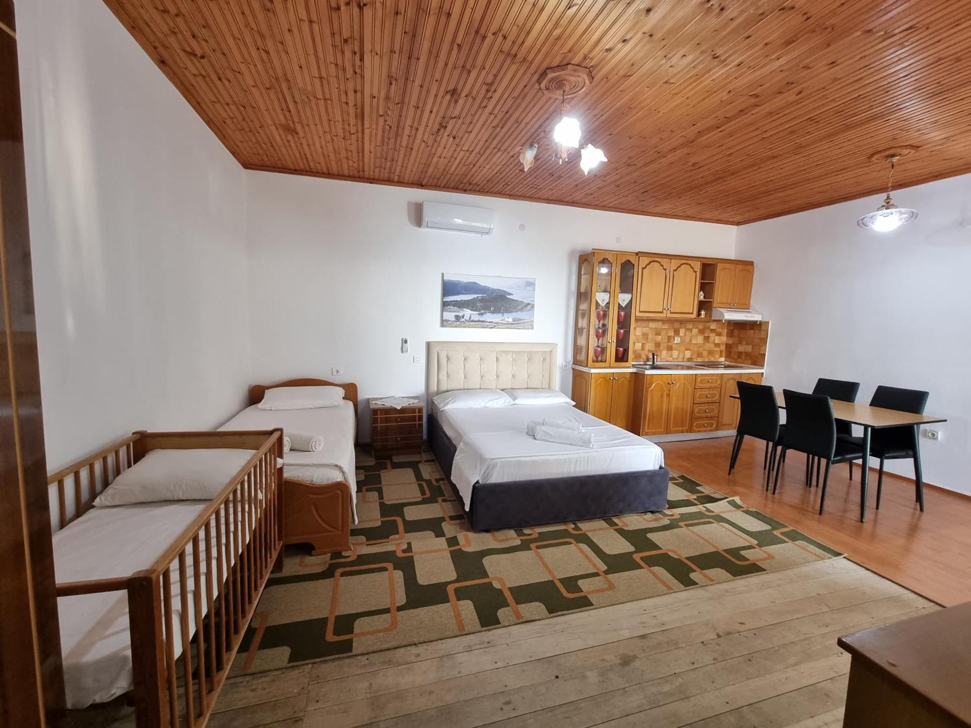 Lida'S House Ξενοδοχείο Λούκοβο Δωμάτιο φωτογραφία