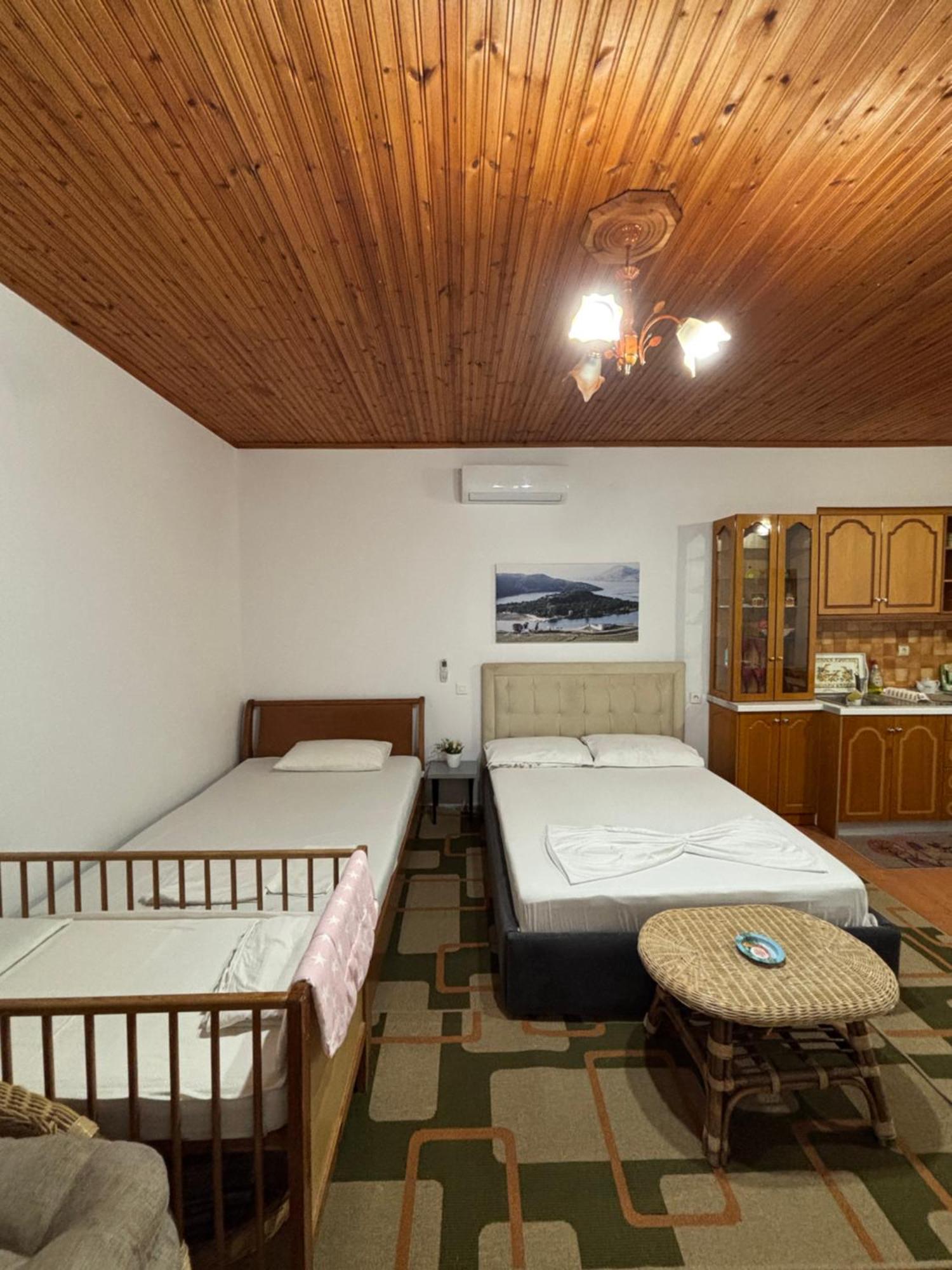 Lida'S House Ξενοδοχείο Λούκοβο Εξωτερικό φωτογραφία